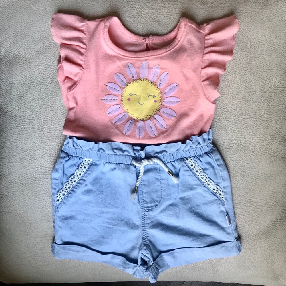 peach flutter top with sun flower & chambray short